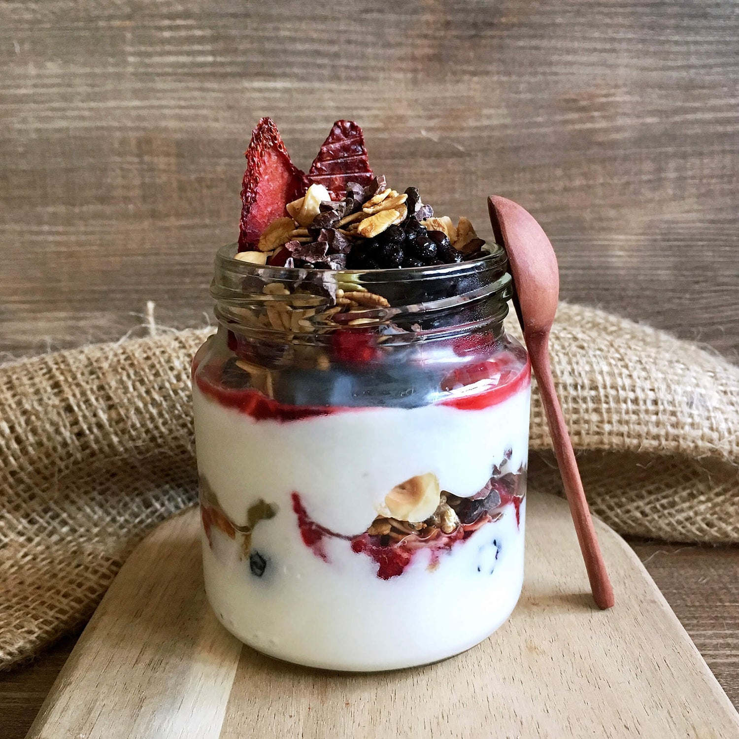 PARFAIT DE GRANOLA Y BERRIES