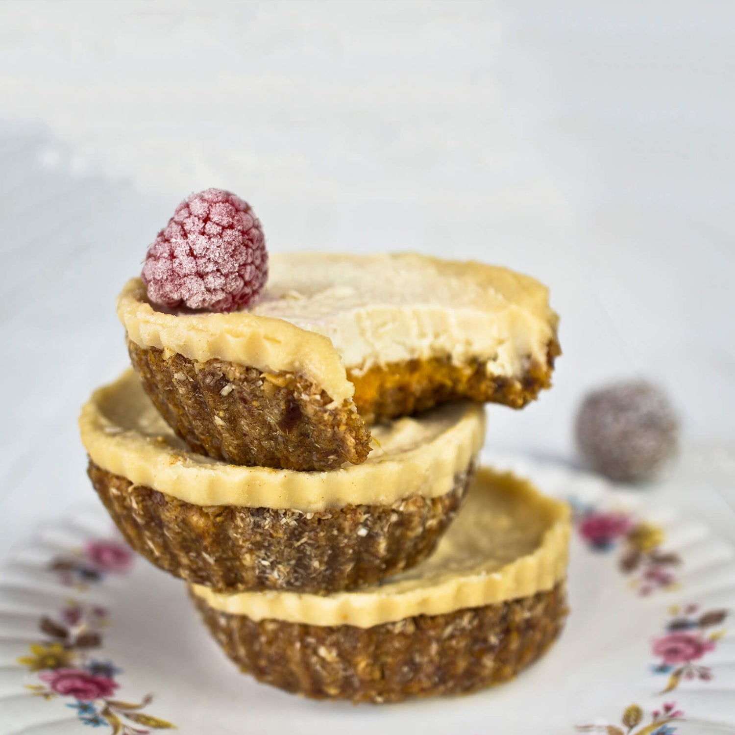 Tarta Vegana de Coco, Mango y Limón