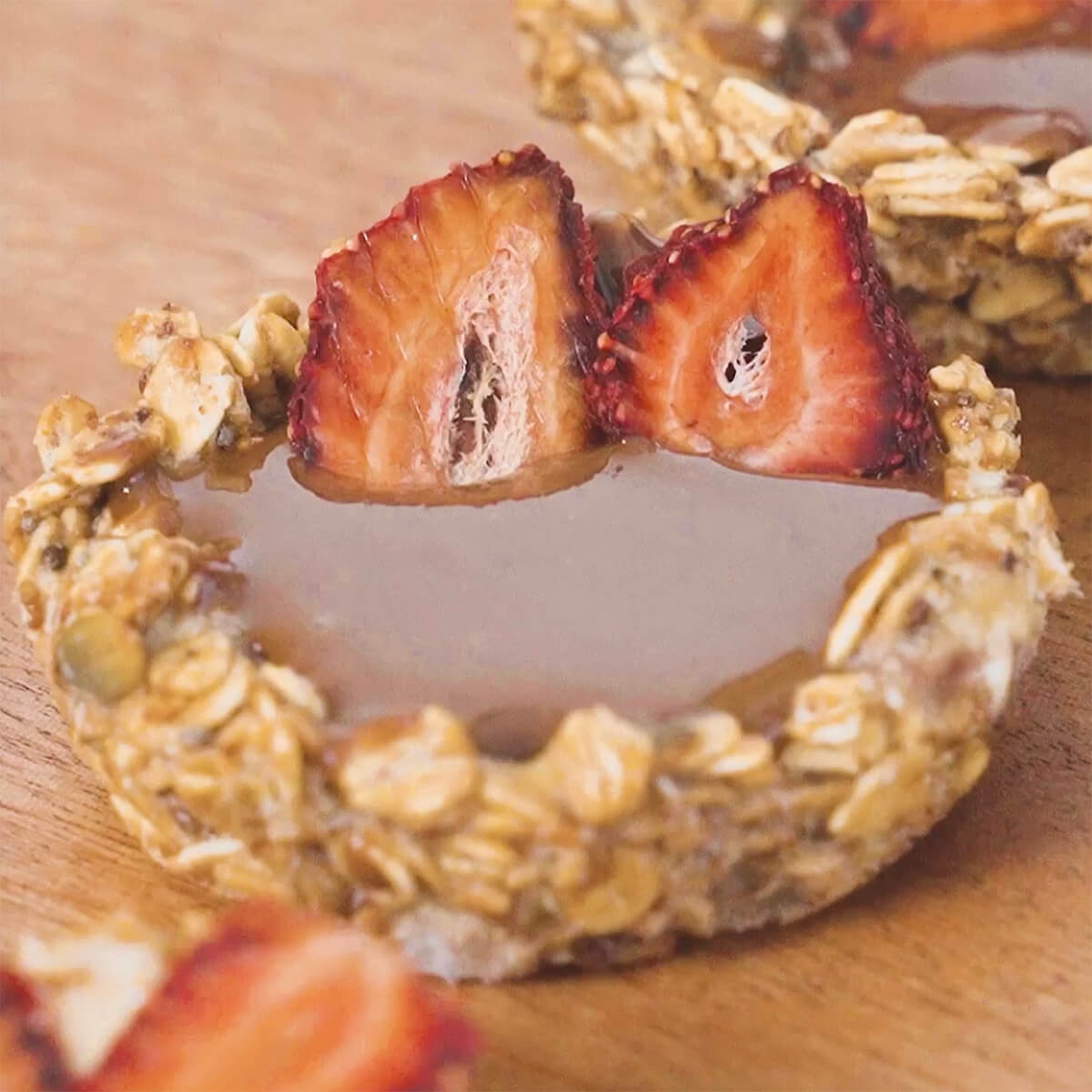 TARTALETAS DE GRANOLA RELLENAS DE NUTELLA SIN AZÚCAR