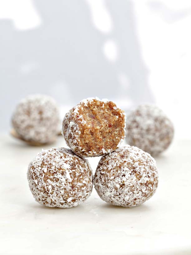 Trufas de coco bañadas en coco rallado