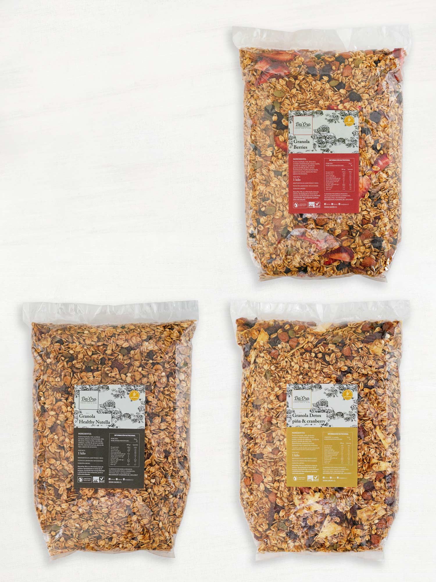 Tres bolsas transparentes con granola sin gluten de tamaño de 1 kilo